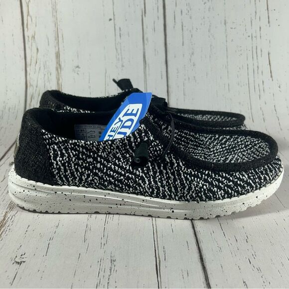 Hey Dude Wendy Woven Zig Zag Women’s Shoes Slip On Sneakers Black Size 6 - Picture 1 of 8